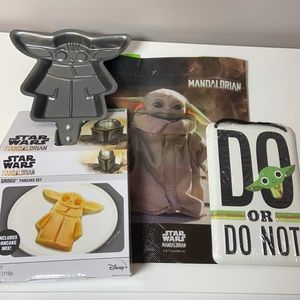 NEW 3 pc - Star Wars Mandalorian  💚 The Child - PANCAKE PAN- SIGN & BAG